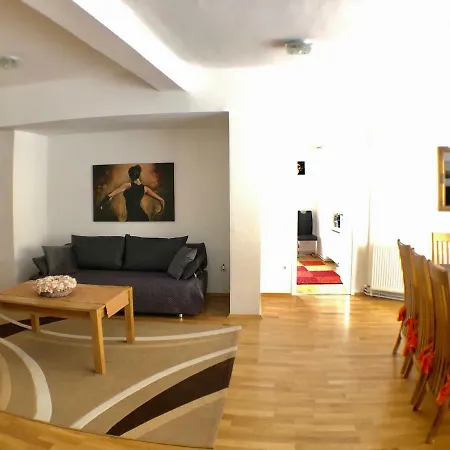 Zur Bruecke דירה